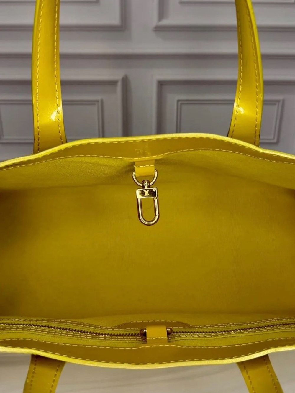 Louis Vuitton Vernis Wilshire PM | Yellow Patent Leather Handbag | Full Set - Picture 8 of 9